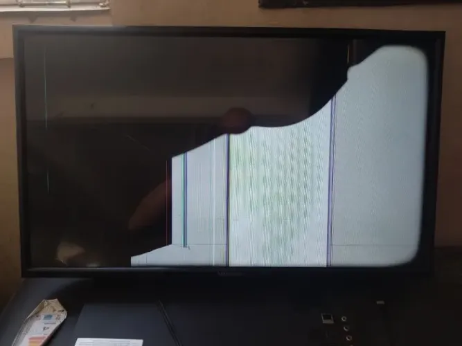 TV Samsung 28 polegadas (para retirada de peças)
