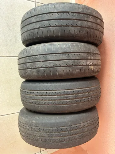 Vendo 4 pneus usados 205/60/16