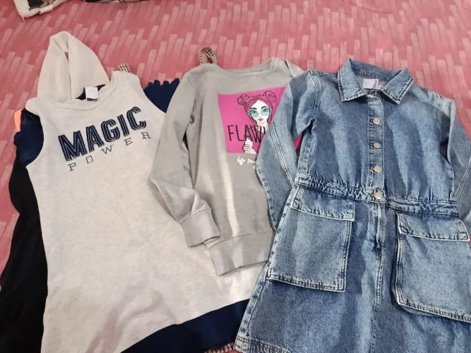 Vende se roupas infantil