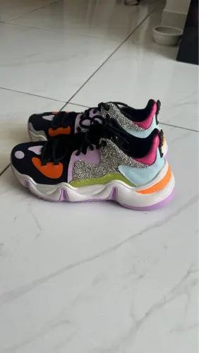 Tênis Carmen Steffens
