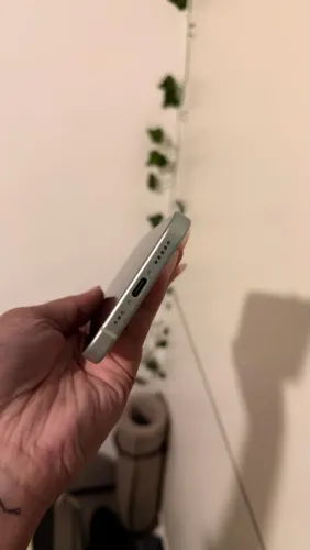 iPhone 15 verde