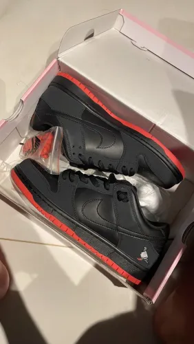 Nike Dunk SB Black pigeon