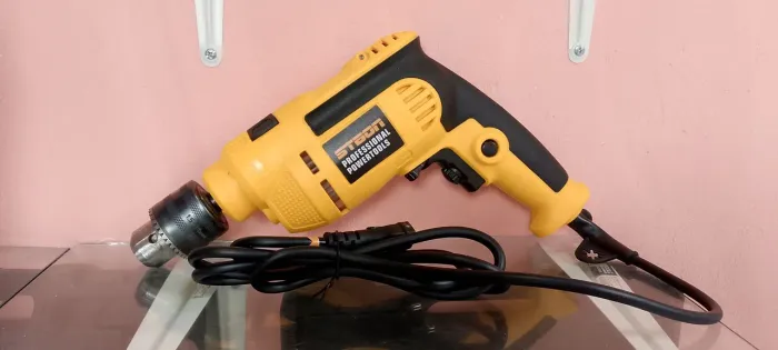 Furadeira parafusadeira 127v 650w Nova!