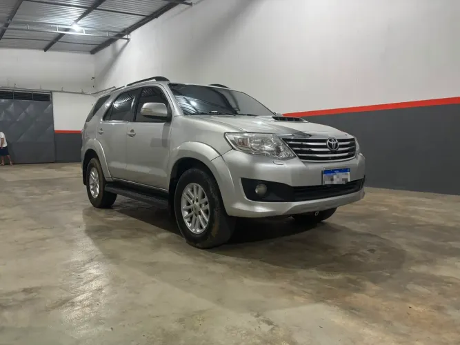 Toyota Hilux SW4 SRV D4-d 4X4 3.0 TDI Dies. AUT 2013