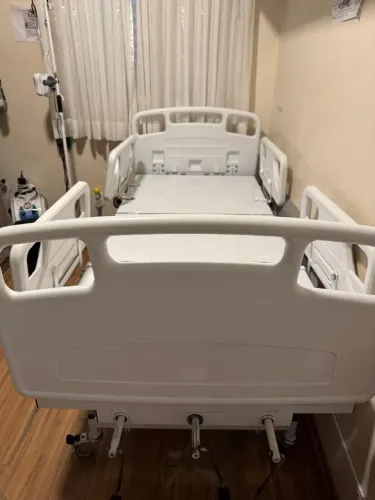 Cama hospitalar e vem junto com mais 2 colchoes por 3.500 reais tudo