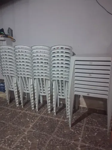 Jogo de cadeiras plástica