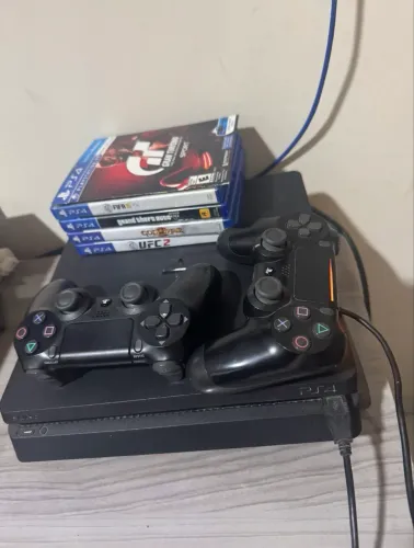 PlayStation 4 Slim 1TB com 2 Controles e 5 Jogos