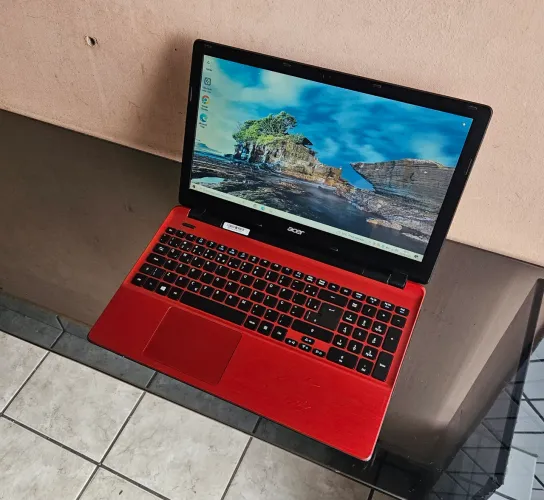 Notebook Acer Aspire E5-571-3513, i3-4005U, 8GB, Ssd 128GB, HD de 500GB