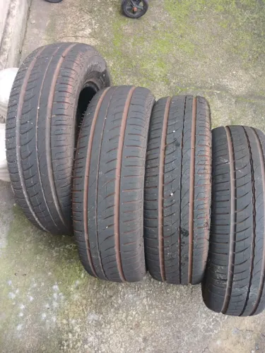 Vendo 4 pneus , praticamente novo 185/70 aro14