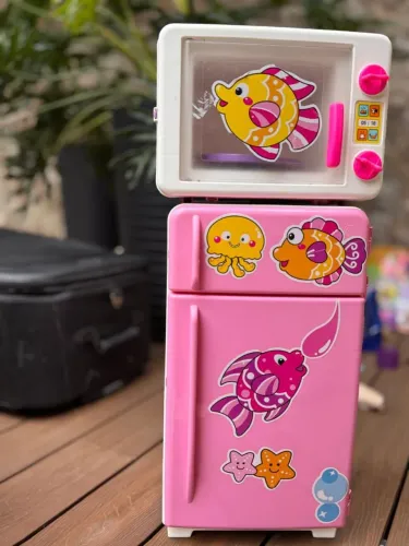Geladeira e fogão de brinquedo