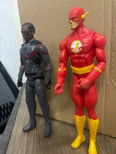 Bonecos - The flash e Falcão
