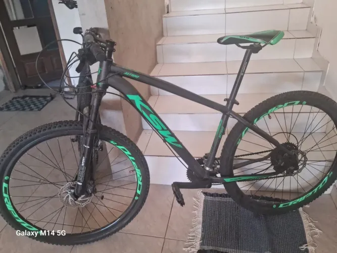 BIKE ARO 29 COM KIT K7 QUADRO 17, FREIO HIDRÁULICO 