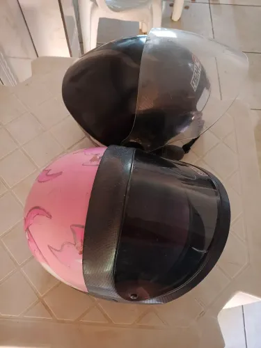 Vendo 2 capacete no precinho