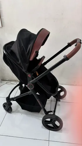 Carrinho de bebê passeio seminovo