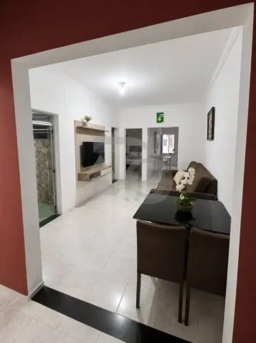 Casa com 5 Quartos, 3 Suítes e Escada Independente no Industrial