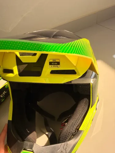 capacete de motocross Fox V1 Ridl na cor Amarelo Flúor/Preto