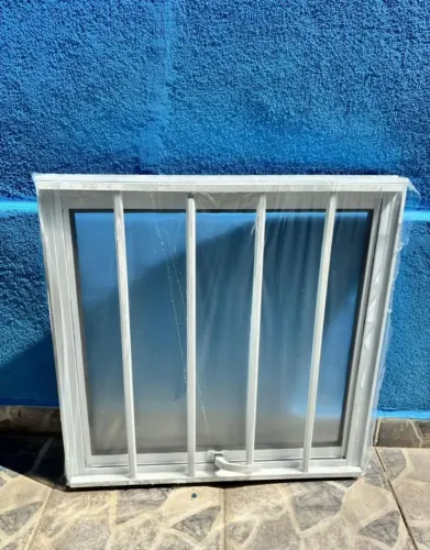 Janela de banheiro 0,60x0,60 A PARTIR DE 100 R$