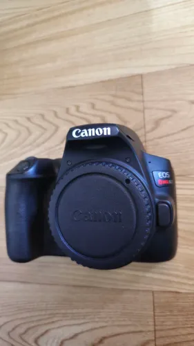 Camera Canon SL3