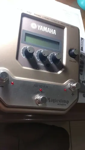 Yamaha MagicStomp Acoustic - Processador de Efeitos Profissional