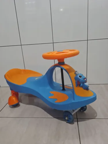 Carrinho de rolimã infantil