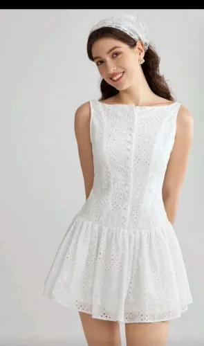 1 vestido 2 calças e 1 macacão