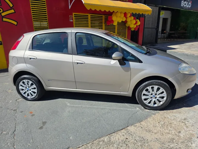 Fiat Punto Attractive 1.4 Fire Flex 8V 5P 2011