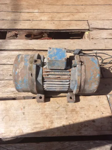 Motor vibração weg