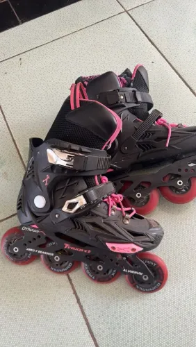 Patins traxart rosa seminovos conservados pago 1800 vendendo super barato por 600