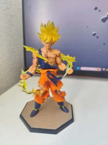 GOKU SUPER SAIYAJIN - FIGURA DE COLEÇÃO