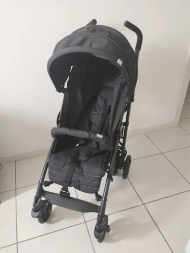 Carrinho de bebê Chicco Lite Way - leve, compacto e conservado