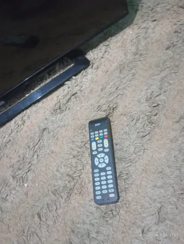 Tv smart 43 polegadas com pequeno defeito