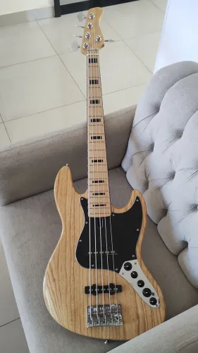 Baixo Sire V7