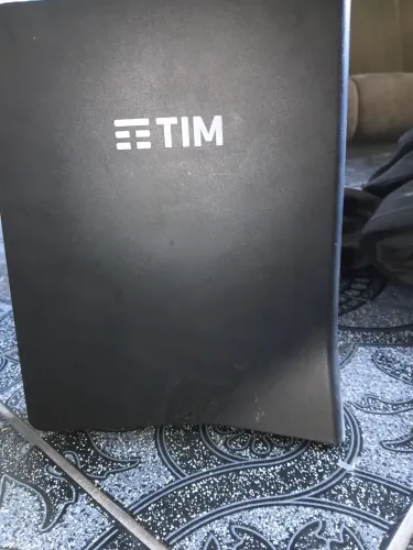 Modem Tim  com cabos de dados