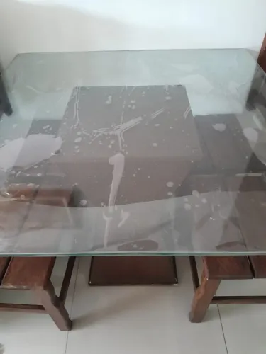 Mesa de vidro com 6 cadeiras