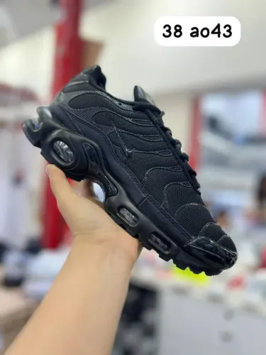 Air Max Plus Nike Masculino.Sua estrutura icônica adiciona estilo ao seu visual,