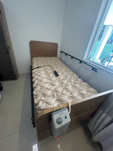 Cama Hospitalar Alto Padrão Automática com Colchão Pneumático Antiescaras