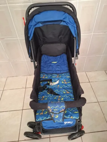 Carrinho de bebê menino
