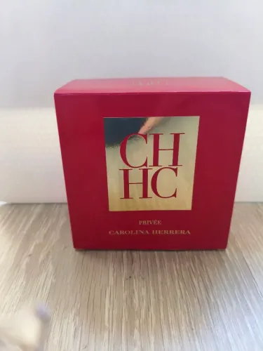 Perfume CH HC Priveé Original. Embalagem sem o celofane.
