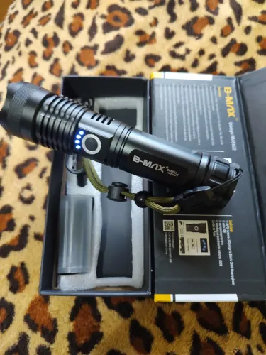 Vendo lanterna LED P50 BMX Nova boa pra acampamento trilha e outros