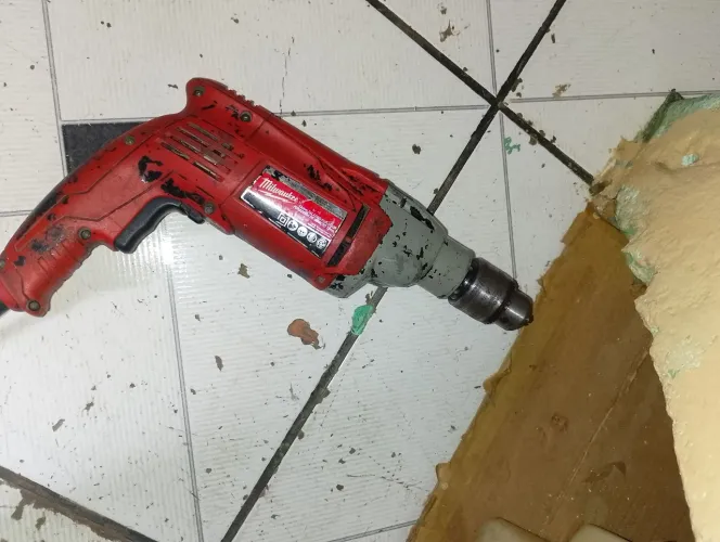 Furadeira minhhakken 220 voltes 
