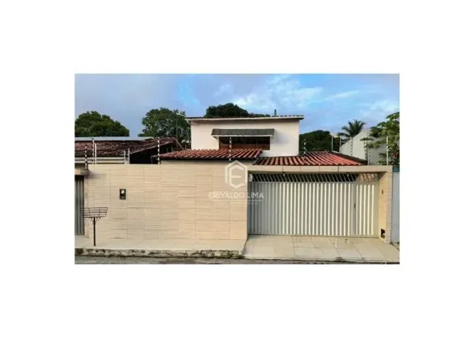 Casa ampla com 4 quartos em condomínio fechado no Antares - Regularizada p/ financiamento