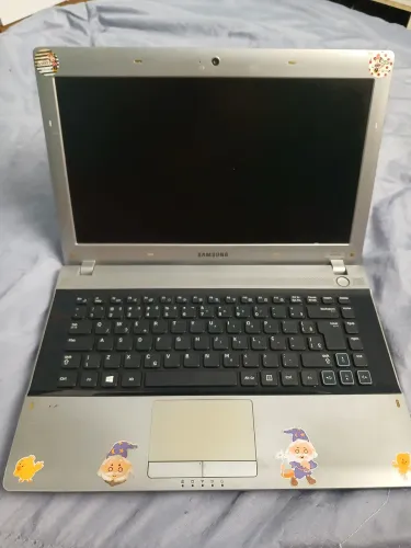 Vende-se notebook Samsung, acompanha carregador, 350, não faço entrega.