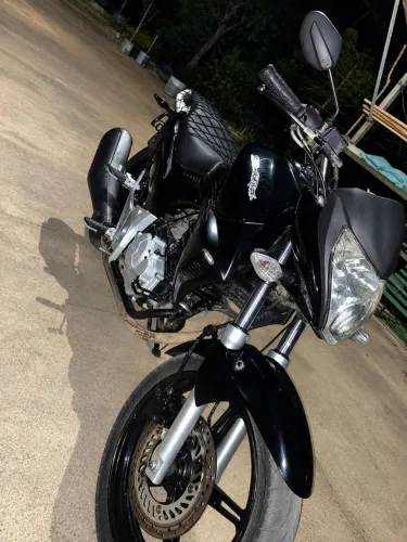 VENDE-SE MOTO CB300