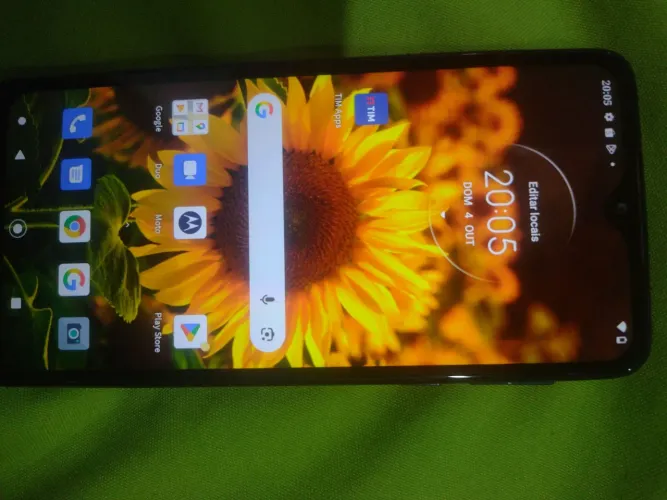 Celular Motorola one macro
