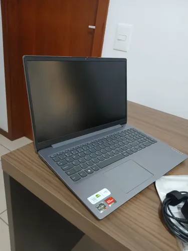 Notebook lenovo IDEAPAD 3 R7-5700U 12 gb ram 512 gb ssd<br><br>12GB 512GB SSD