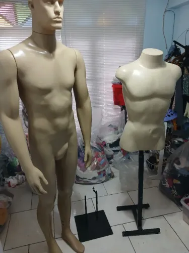 Vendo dois manequim pra loja.