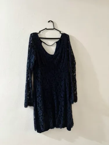 Vestido Curto Chifon de Renda Azul-Marinho Escuro - Manga Longa e Decote nas Costas