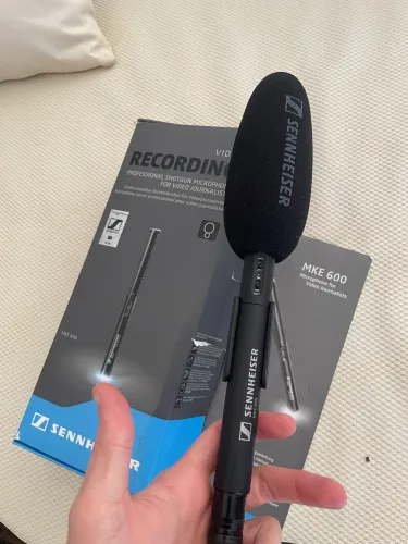 Microfone Sennheiser Mke 600 shotgun na caix