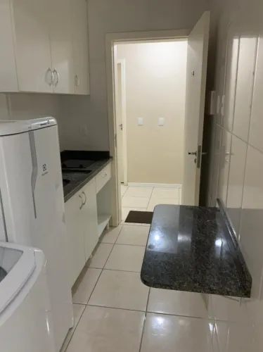 Kitinet com sacada há 100 metros da UFSC e 15 minutos do centro de Fpolis