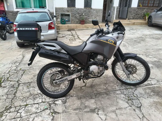 Ténéré 2016 bem conservada